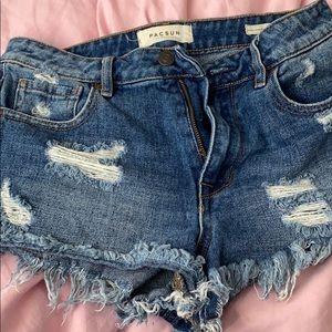 Jean booty shorts